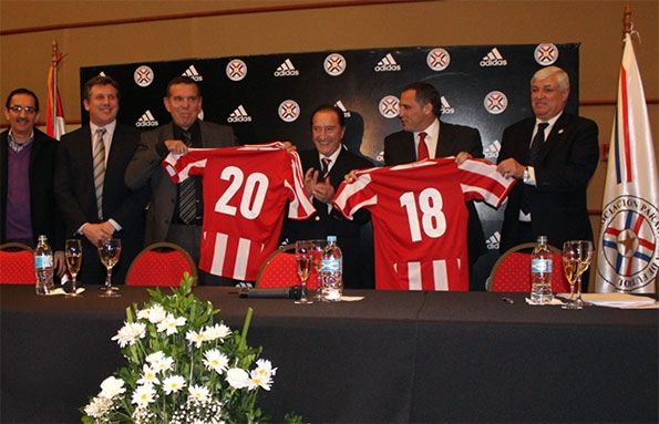 Rinnovo adidas Paraguay 2018