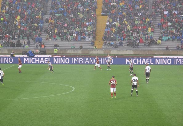 Cartelloni pubblicitari bordo campo Nino Imbianchino