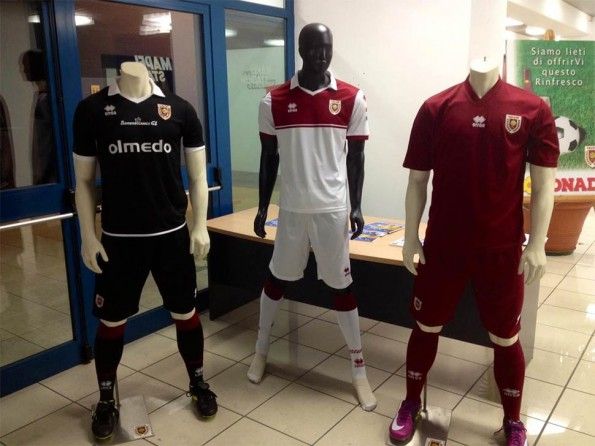 Divise Reggiana 2013-2014 Erreà