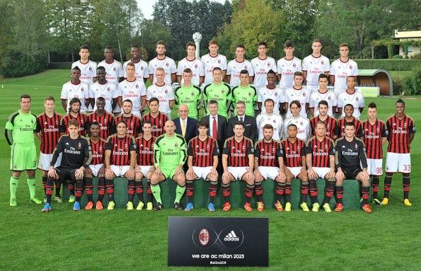 Foto gruppo rinnovo Milan adidas