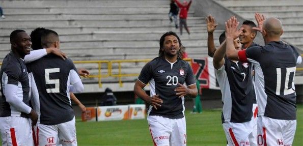 Santa Fe, maglia training numeri nastro adesivo