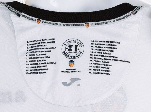 Rosa Valencia 2003-2004 riportata all'interno del colletto