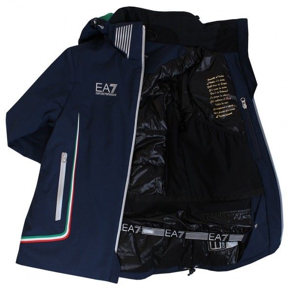 L'inno d'Italia all'interno della giacca per Sochi