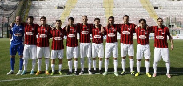 Kit Foggia 2013-14 pantaloncini bianchi