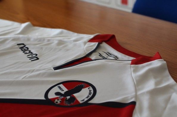 Dettagli seconda divisa L'Aquila 2013-14