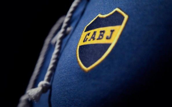 Boca Juniors maglia celebrativa 100 anni stemma
