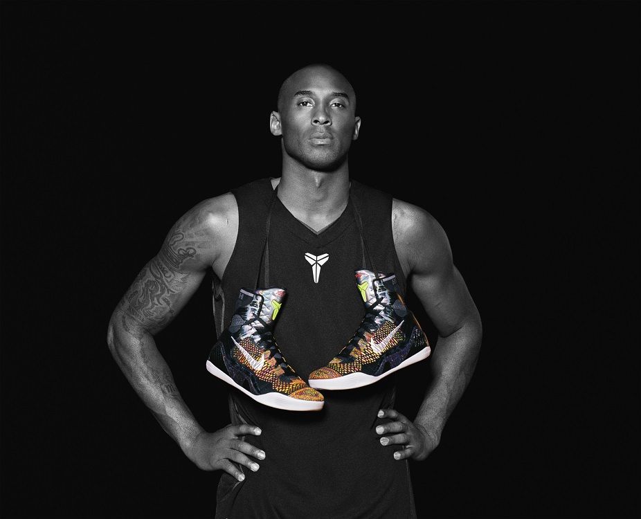 Bryant con le scarpe Nike Kobe 9 elite
