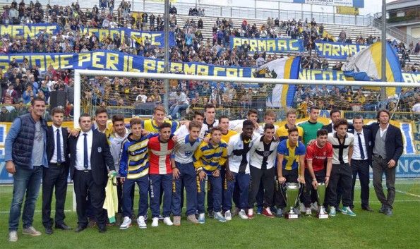 Centenario Parma sfilata maglie storiche
