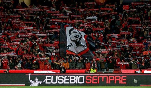 Tifosi Benfica coreografia Eusébio