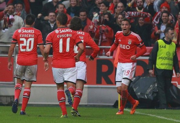 Calciatori Benfica dopo il gol al Porto