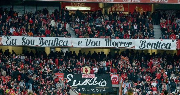 Striscione Eusèbio Benfica
