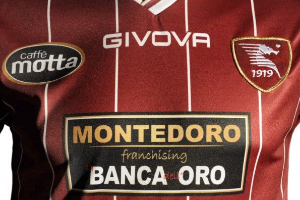 Dettagli maglia Salernitana finale Coppa Italia