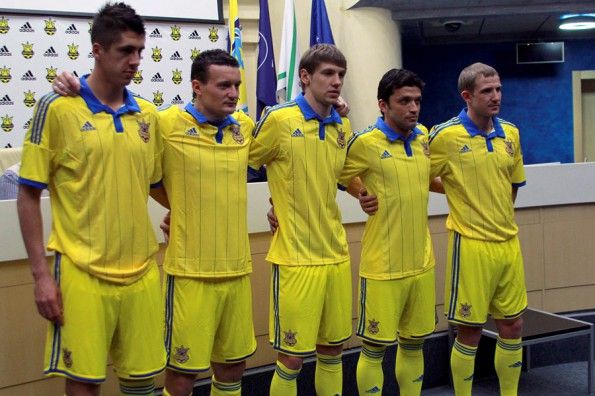 Kit Ucraina 2014-2016 adidas