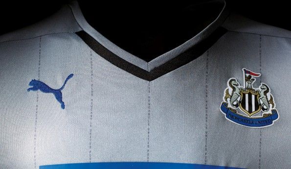 Dettaglio pinstripes maglia trasferta 2014-15 Newcastle