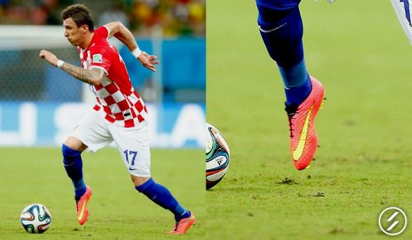 Mandzukic con ai piedi le Hypervenom Phantom