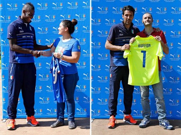 La consegna delle maglie azzurre a Balotelli e Buffon