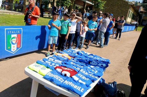 Consegna maglie azzurre Italia