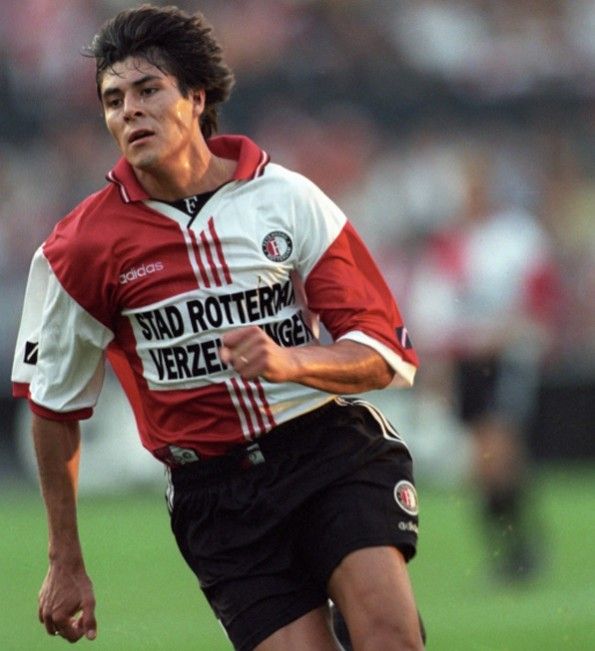 Julio Cruz con la divisa Feyenoord 1997-1998