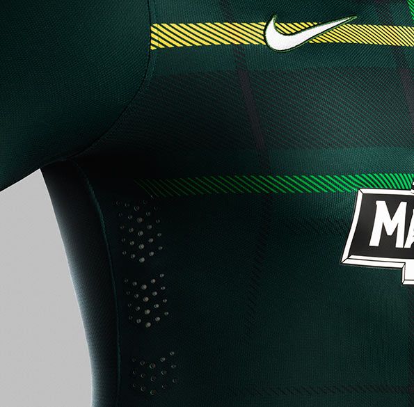 Dettaglio fori laser Nike maglia Celtic
