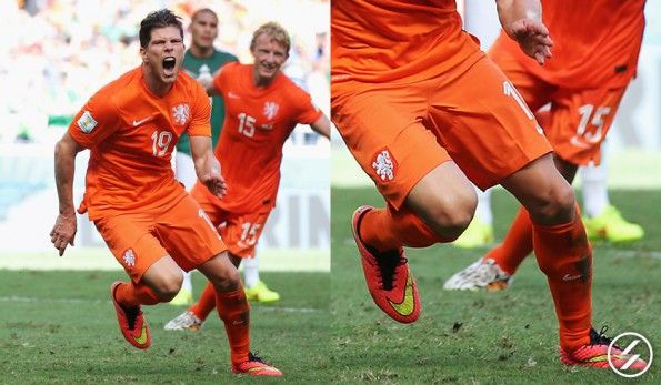 Huntelaar celebra il gol con le Hypervenom Phantom