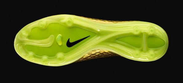 Suola scarpe Hypervenom dorate