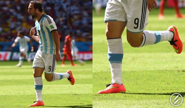 Higuain con le Hypervenom