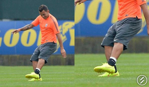 Tevez al lavoro con le Tiempo Legend V