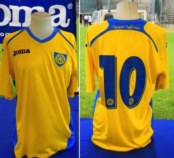 Seconda maglia Carrarese 2014-15 gialla