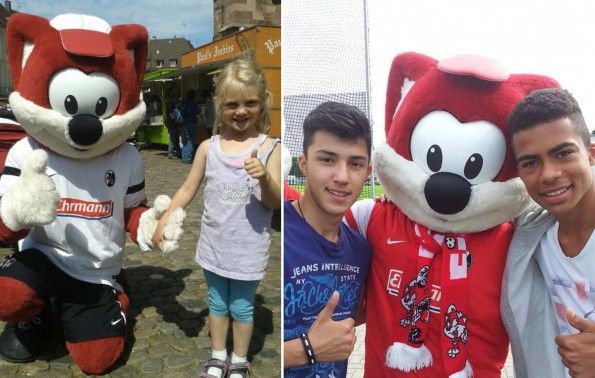 Tifosi Friburgo, selfie con la mascotte