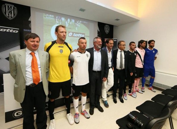 Presentazione maglie Cesena Lotto