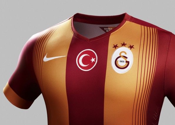 Dettaglio prima maglia Galatasaray 2014-15