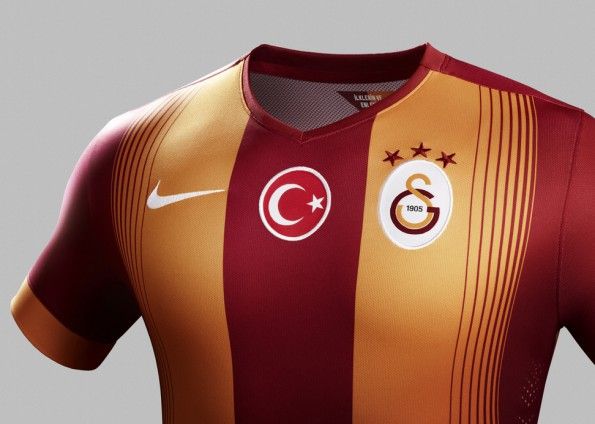 Dettaglio prima maglia Galatasaray 2014-15