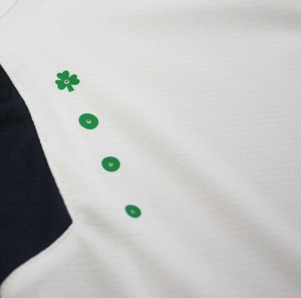 I fori laterali con il trifoglio irlandese