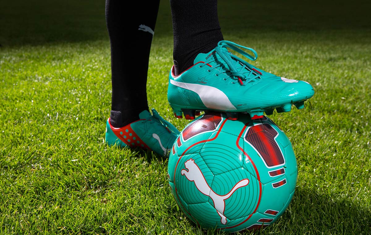 Le scarpe evoPower Puma nella colorazione verde acqua