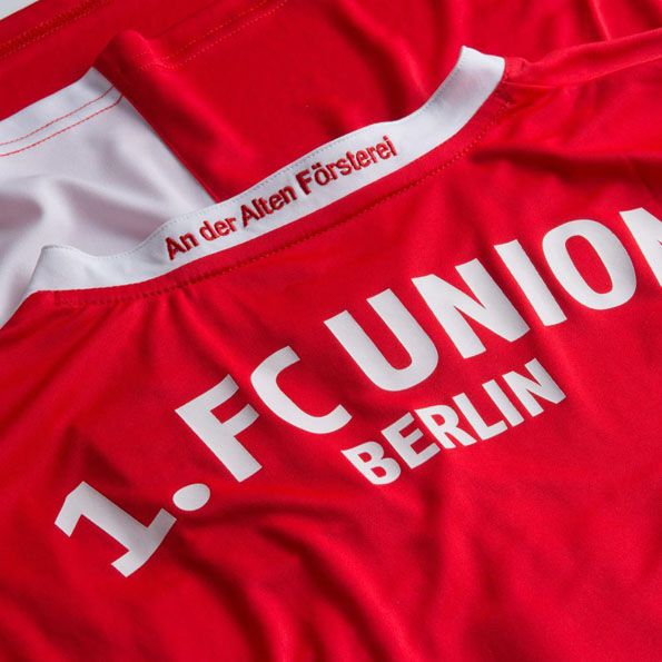 Dettaglio colletto maglia home Union Berlino 2014-15