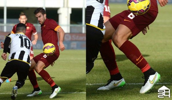 Strootman (As Roma) Nike Magista Obra Shine Through