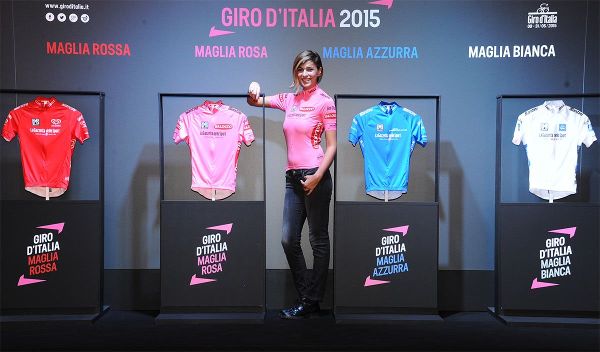 La Chiabotto con le maglie del Giro d'Italia 2015