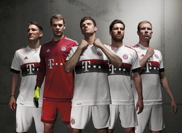 Kit away Bayern Monaco 2015-2016