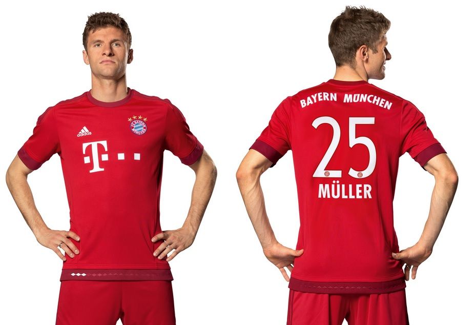 Thomas Muller con la maglia 2015-2016 del Bayern Monaco