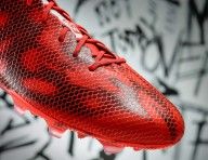 Particolare scarpa adizero F50 solar red