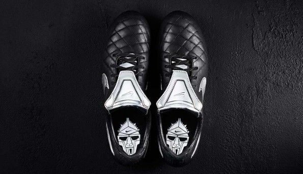 Scarpini neri Tiempo per Francesco Totti