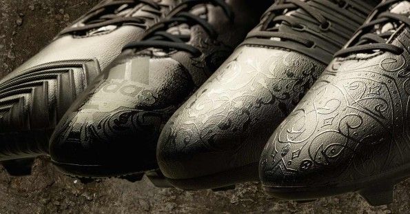 Disegni medievali scarpe Black Pack adidas