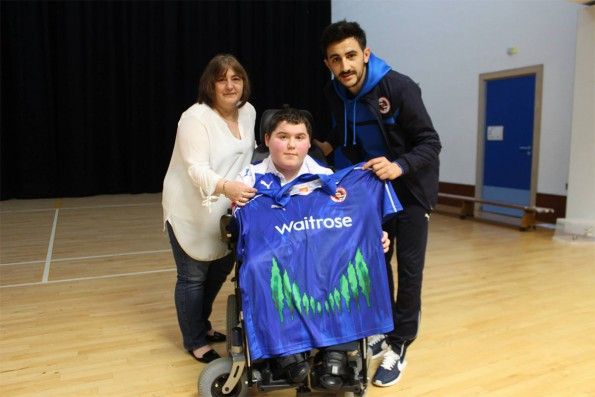 Ryan Duval con la sua maglia del Reading FC