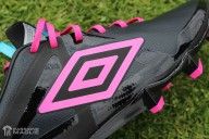 Logo Umbro fucsia-nero