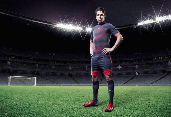 Fàbregas con le scarpe evoPower 1.2 Dragons