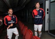 Monreal e Rosicky attendono di salire sul palco