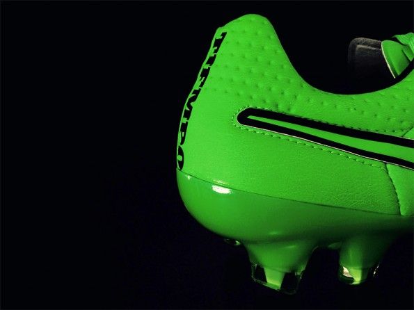 Tallone scarpe Nike Tiempo verdi