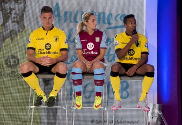 Evento Villa Park, kit Aston Villa 2015-16 Macron