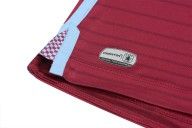 Spacco laterale maglia Aston Villa