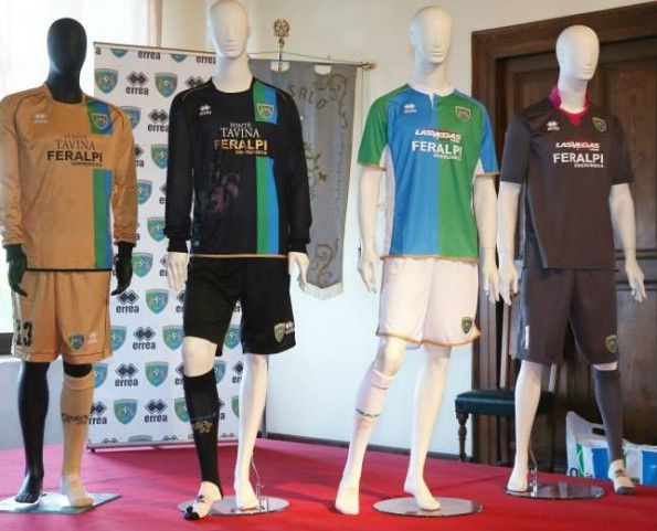 Presentazione maglie FeralpiSalò 2015-2016
